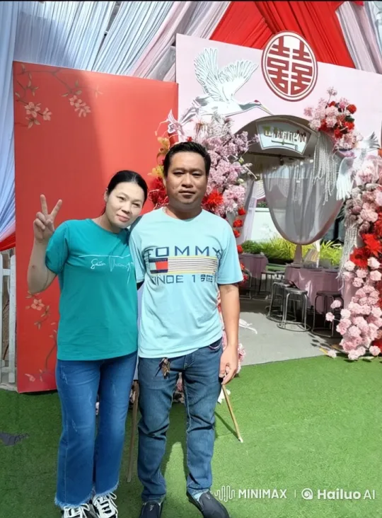 Playful Fight Scene at Festive Event with Decorative Entrance – AI Generated Video | Hailuo AI