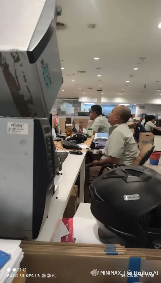 Man's Head Catches Fire, Extinguished by Helmet at Desk – AI Generated Video | Hailuo AI