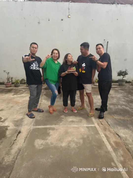 Five People Perform Dynamic Kungfu in Courtyard – AI Generated Video | Hailuo AI