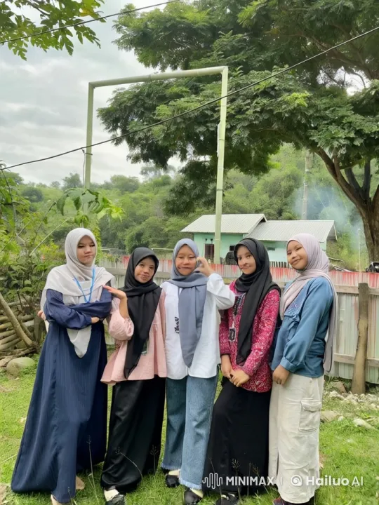 Girls Enjoy Kung Fu Display in Lush Outdoor Setting – AI Generated Video | Hailuo AI