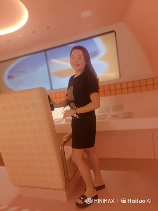 Woman Performs Dynamic Chinese Martial Arts in Modern Setting – AI Generated Video | Hailuo AI