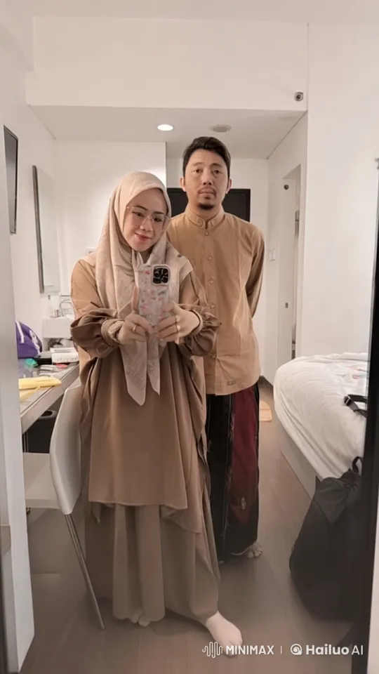 Couple Demonstrating Martial Arts Techniques in Modest Clothing – AI Generated Video | Hailuo AI