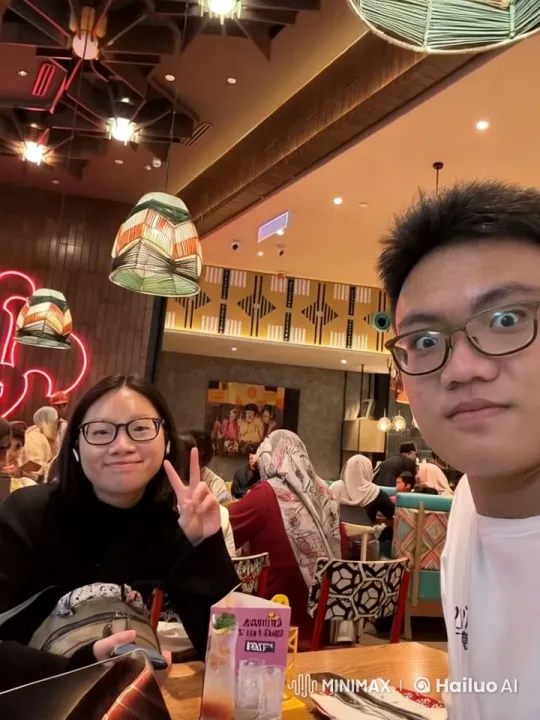 Young Woman Showcases Kung Fu Skills in Bustling Restaurant – AI Generated Video | Hailuo AI