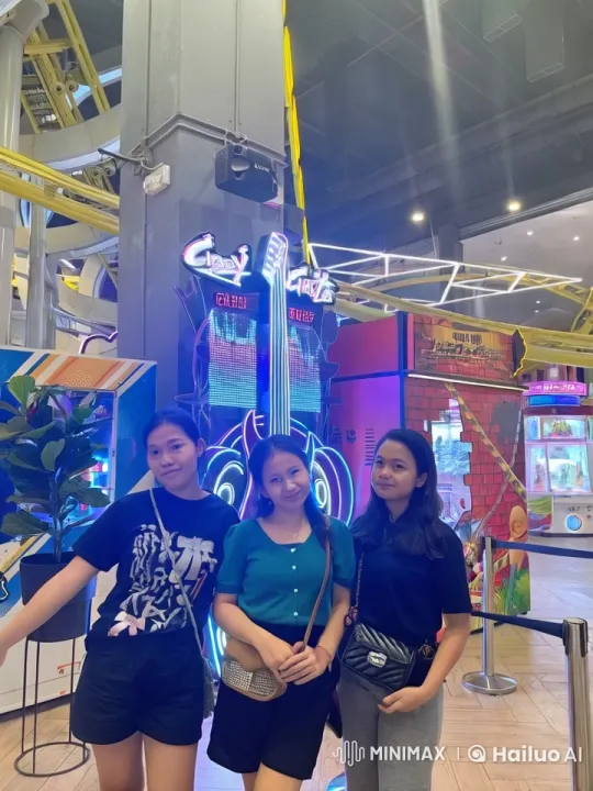Arcade Kungfu: Young Women's Dynamic Stance Display – AI Generated Video | Hailuo AI