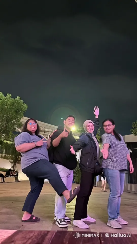 Friends Having Fun in Lively Night Outdoors – AI Generated Video | Hailuo AI