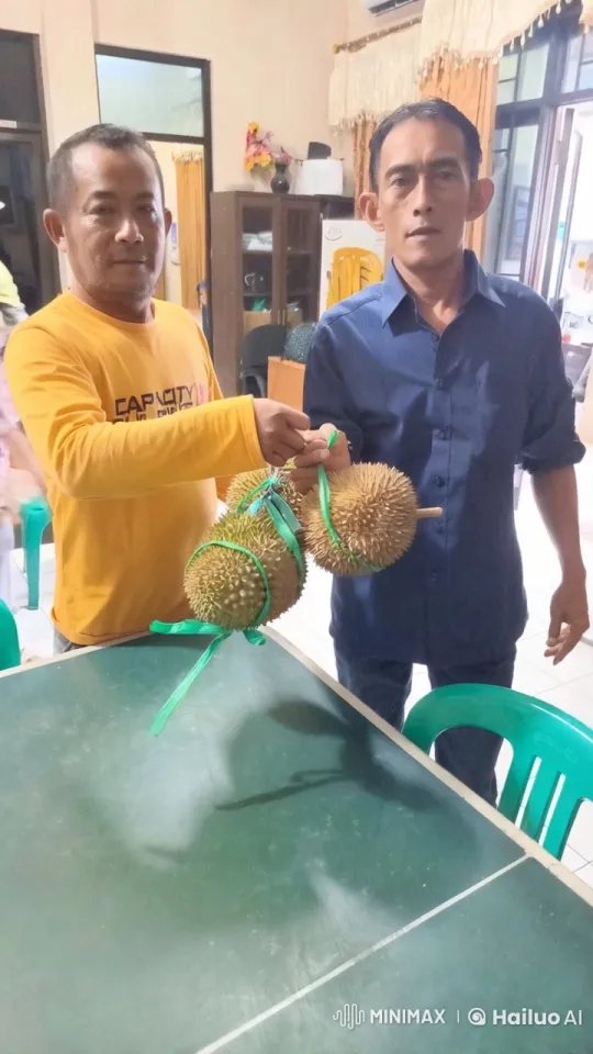 Durian Defense: Slow-Motion Kick Scene – AI Generated Video | Hailuo AI