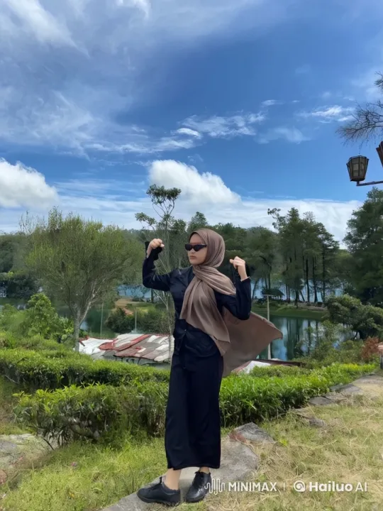 Woman Performs Wing Chun in Serene Outdoor Setting – AI Generated Video | Hailuo AI