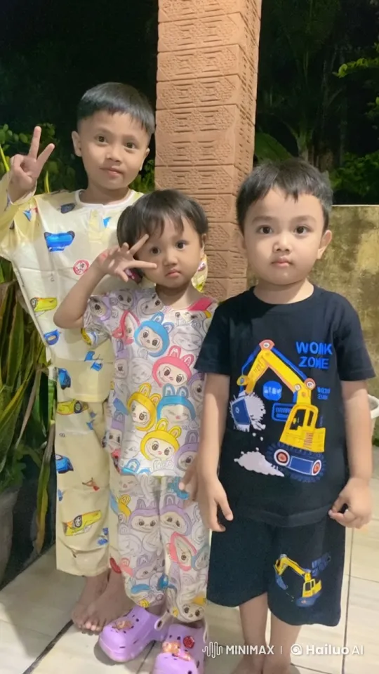 Children in Pajamas Practice Playful Kung Fu in Night Garden – AI Generated Video | Hailuo AI