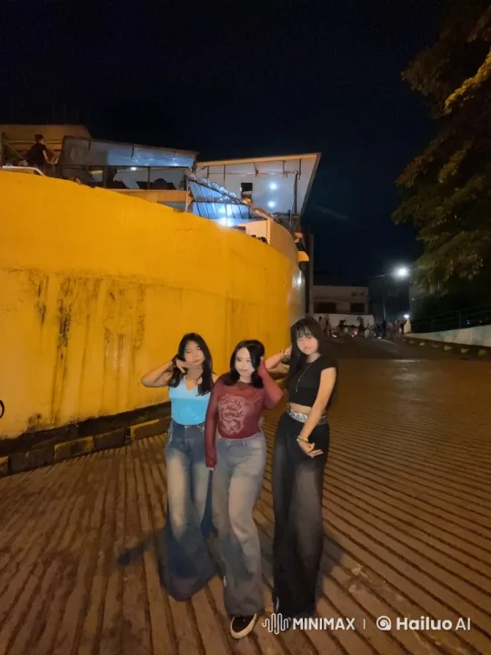 Three Girls Perform Synchronized Kungfu Under Night Lights – AI Generated Video | Hailuo AI