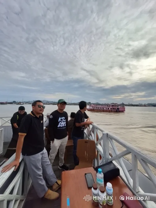 Friends Enjoy Boat Ride, Engage in Friendly Kung Fu Sparring – AI Generated Video | Hailuo AI