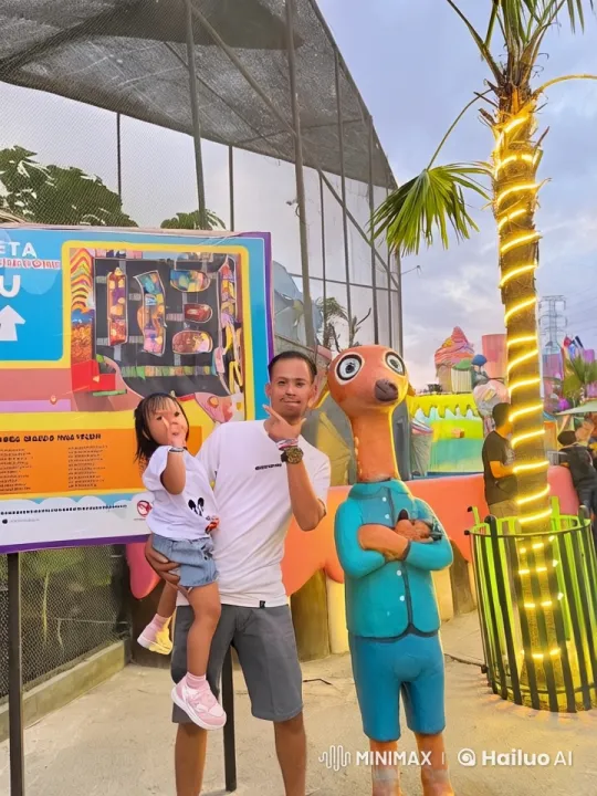 Father and Daughter's Joyful Kungfu Play in Amusement Park – AI Generated Video | Hailuo AI