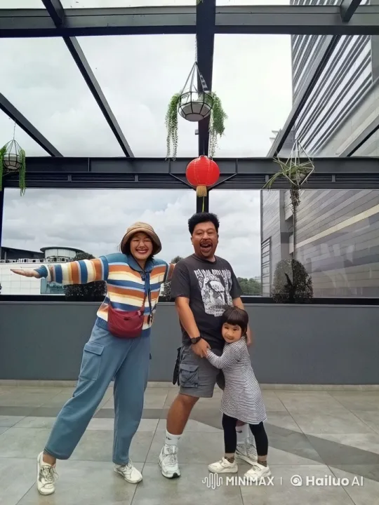 Family Practices Martial Arts on Rooftop Terrace – AI Generated Video | Hailuo AI