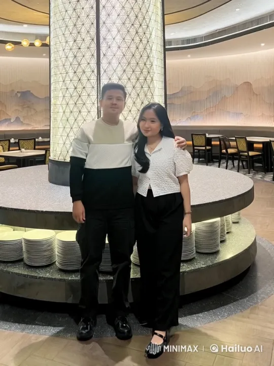 Playful Fight Scene in Elegant Restaurant Setting – AI Generated Video | Hailuo AI