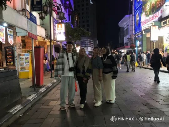 Four Friends Enjoying a Lively Night Market – AI Generated Video | Hailuo AI