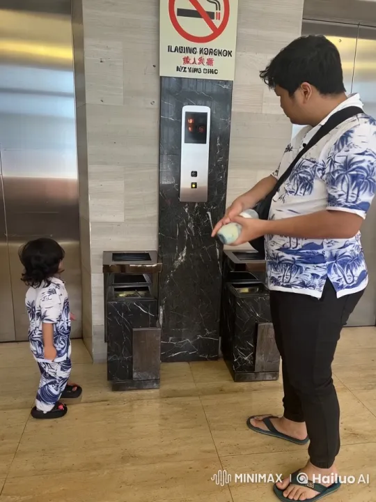 Father and Child Practice Wing Chun in Building Lobby – AI Generated Video | Hailuo AI