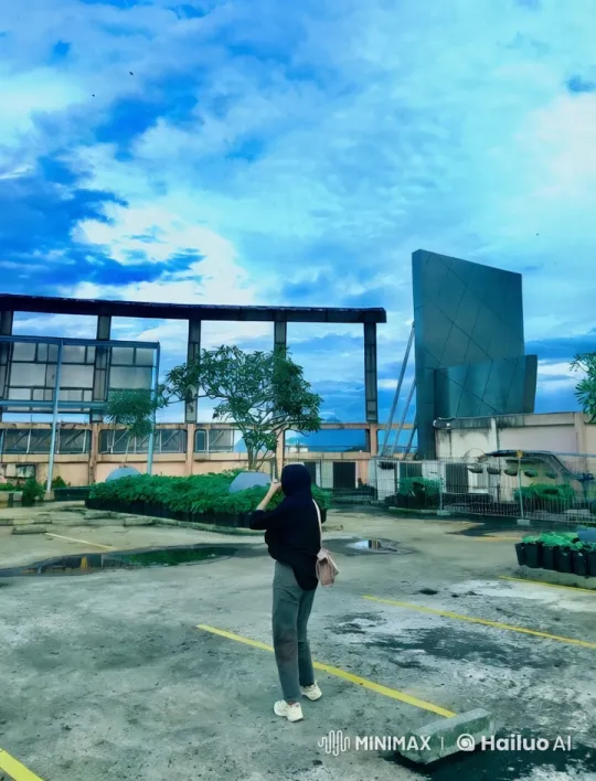 Kung Fu Practitioner Showcases Skills in Modern Setting – AI Generated Video | Hailuo AI