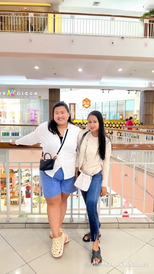Kungfu Showdown in Bustling Shopping Mall – AI Generated Video | Hailuo AI