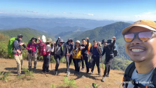 Hikers Perform Energetic Kung Fu on Mountain Ridge – AI Generated Video | Hailuo AI
