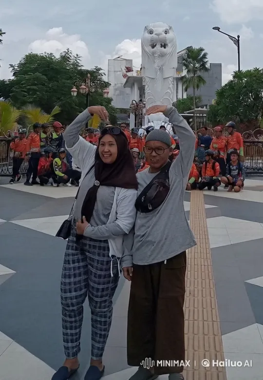 Casual Dressed Duo Engage in Energetic Kungfu Fight – AI Generated Video | Hailuo AI