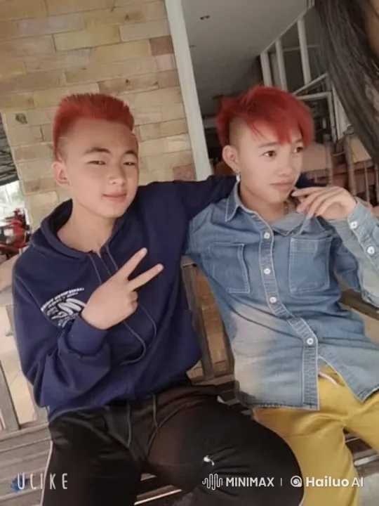 Redheads Engage in Energetic Mock Fight – AI Generated Video | Hailuo AI