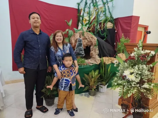 Family Demonstrates Kung Fu in Festive Setting – AI Generated Video | Hailuo AI