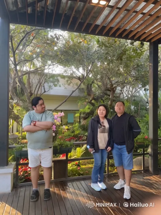 Intense Kung Fu Fight in a Lush Garden Setting – AI Generated Video | Hailuo AI