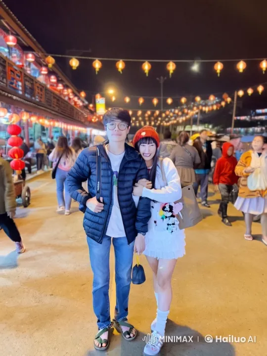 Intense Martial Arts Showdown at Lively Night Market – AI Generated Video | Hailuo AI
