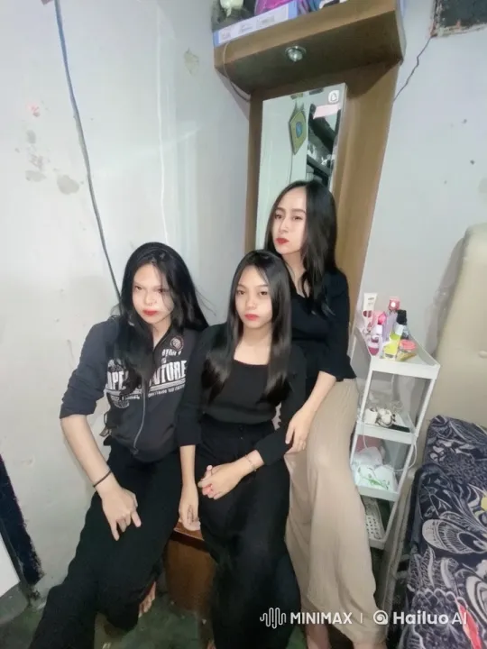 Women Perform Graceful Kung Fu in Cluttered Room – AI Generated Video | Hailuo AI