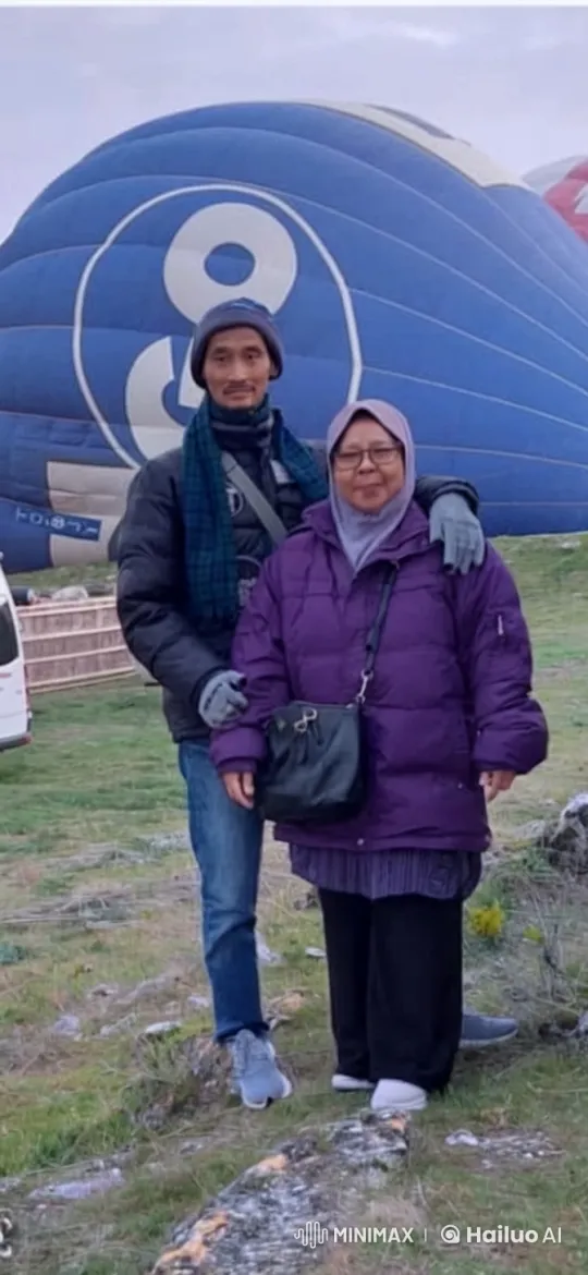 Couple and Hot Air Balloon with Kung Fu Display – AI Generated Video | Hailuo AI