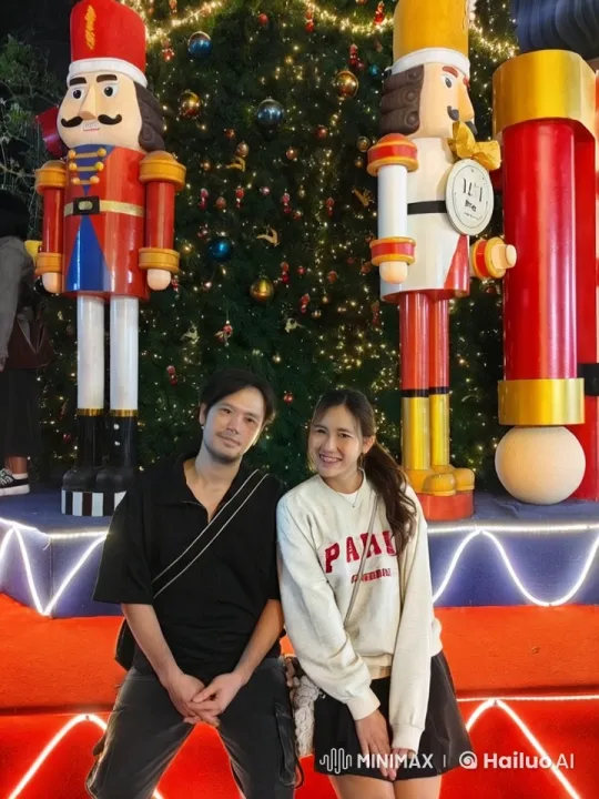 Christmas Scene: Nutcrackers Witness Kung Fu Duel – AI Generated Video | Hailuo AI