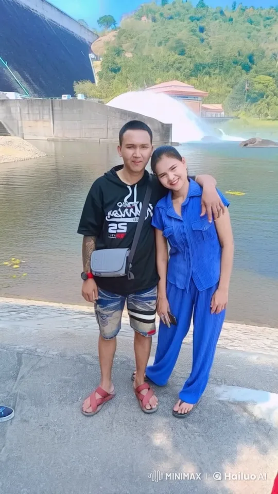 Couple Showcases Kungfu Skills in Lakeside Live2D Video – AI Generated Video | Hailuo AI