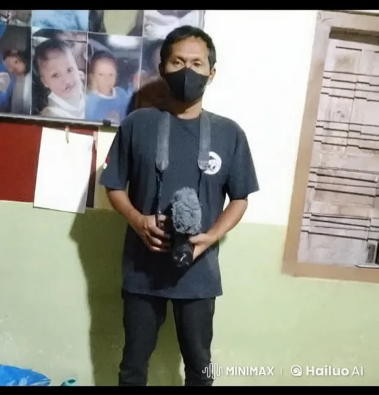 Private Investigator Confronts Zombie Clowns in Foggy Mystery – AI Generated Video | Hailuo AI