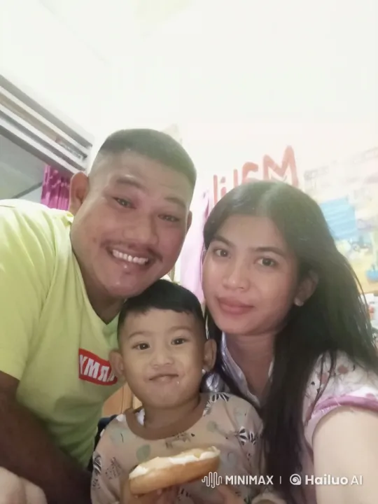 Family's Playful Kungfu Selfie Session – AI Generated Video | Hailuo AI