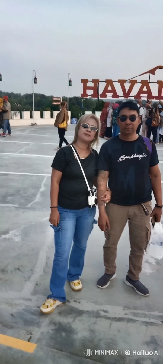 Couple Practicing Kung Fu on Havana Rooftop – AI Generated Video | Hailuo AI