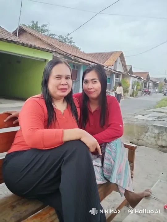 Seated Kungfu Play in a Residential Neighborhood – AI Generated Video | Hailuo AI