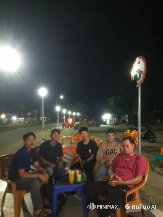 Friends Practice Kungfu in Lively Night Setting – AI Generated Video | Hailuo AI