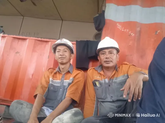 Kungfu Fight Between Two Workers – AI Generated Video | Hailuo AI
