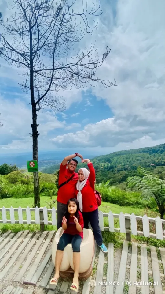 Family Demonstrates Wing Chun Kung Fu in Scenic Mountains – AI Generated Video | Hailuo AI