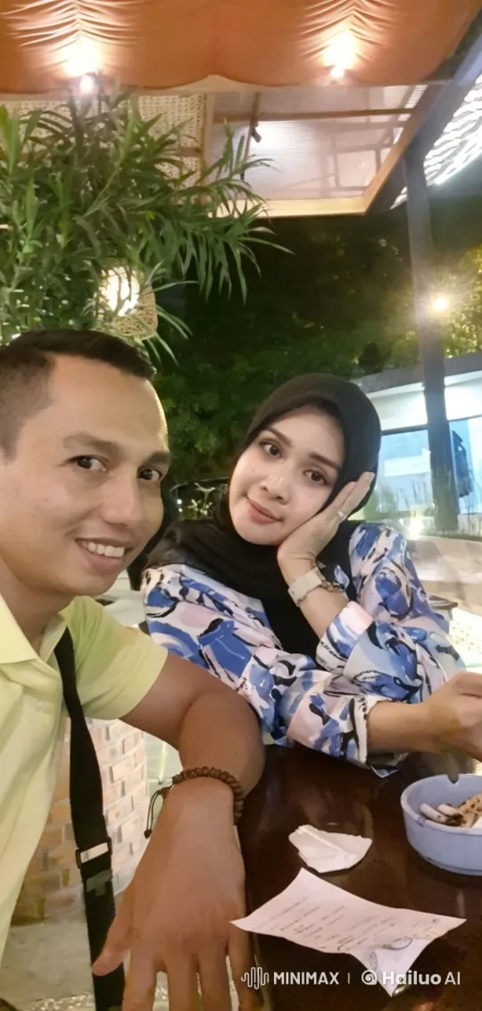 Martial Arts Display in Cozy Outdoor Café – AI Generated Video | Hailuo AI
