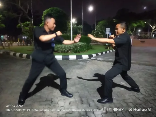 Nighttime Kungfu Sparring in Jakarta's Park Setting – AI Generated Video | Hailuo AI