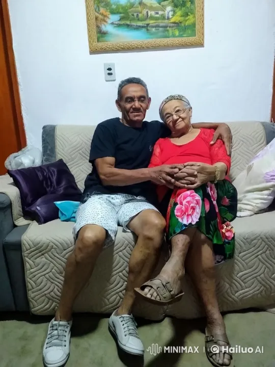 Couple Waving Farewell – AI Generated Video | Hailuo AI