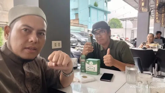 Live2D Animation: Animated Fist Fight at Café – AI Generated Video | Hailuo AI