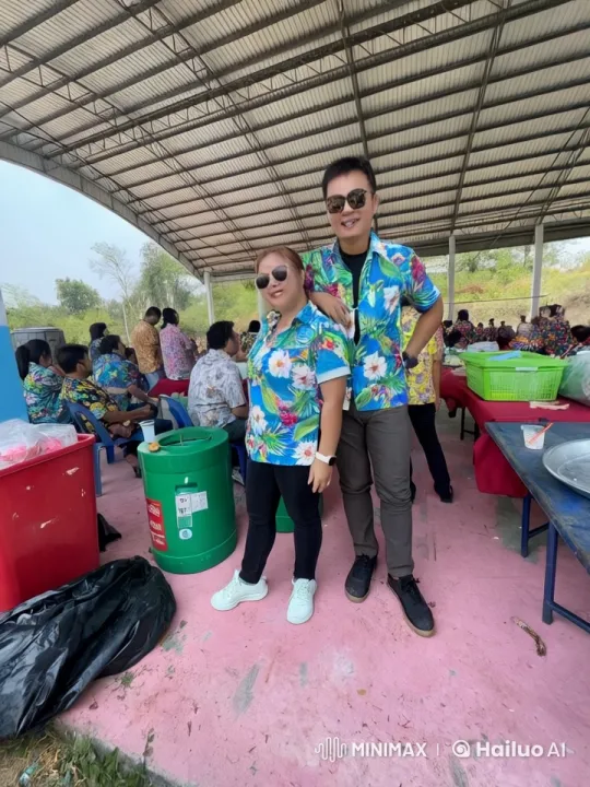 Couple Spars Playfully at Outdoor Celebration – AI Generated Video | Hailuo AI