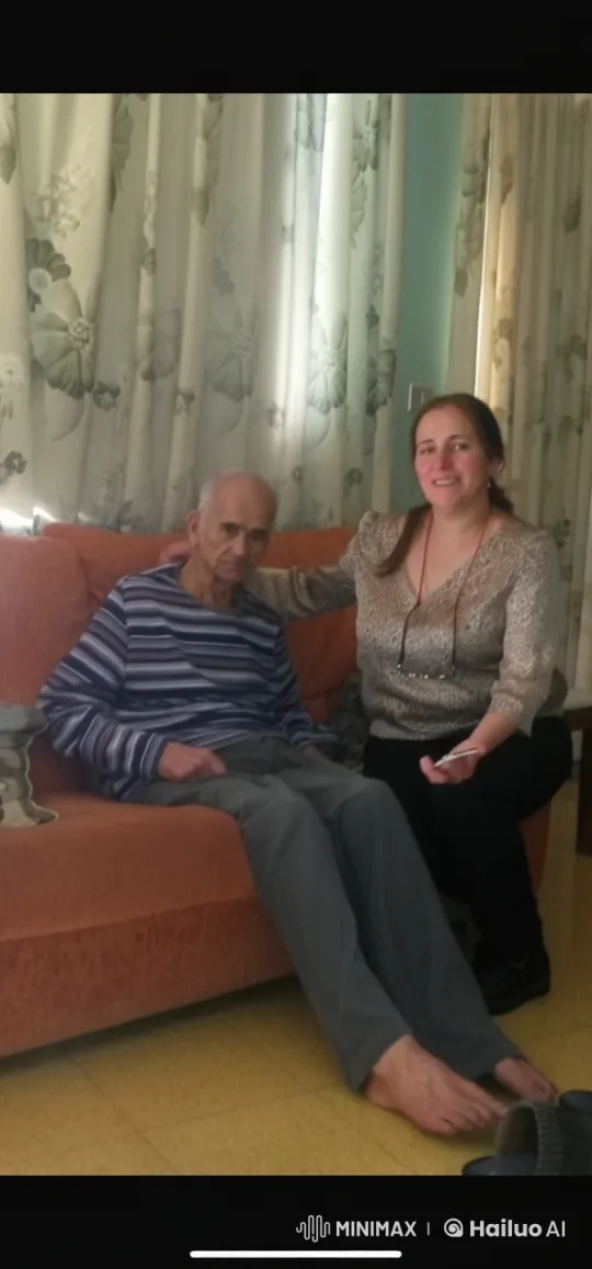 Elderly Couple's Affectionate Moment in Cozy Living Room – AI Generated Video | Hailuo AI