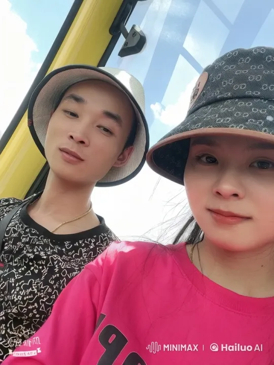 Kungfu Practitioners Demonstrate Skills in Gondola – AI Generated Video | Hailuo AI