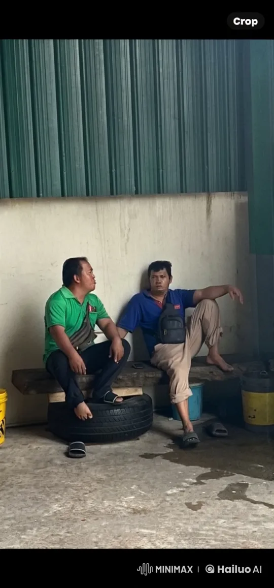 Dynamic Kungfu Fight in a Shed Setting – AI Generated Video | Hailuo AI