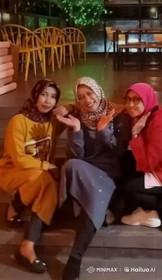 Friends Enjoy Cafe with Kungfu-Inspired Fun – AI Generated Video | Hailuo AI