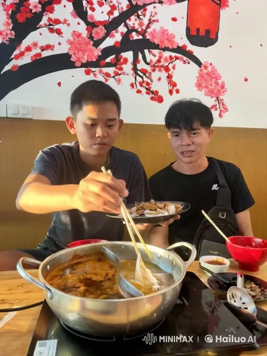 Martial Arts Performance Amidst Hot Pot Dining – AI Generated Video | Hailuo AI