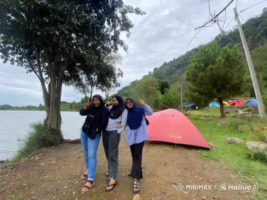 Friends Perform Kungfu by the Lake in Scenic Setting – AI Generated Video | Hailuo AI