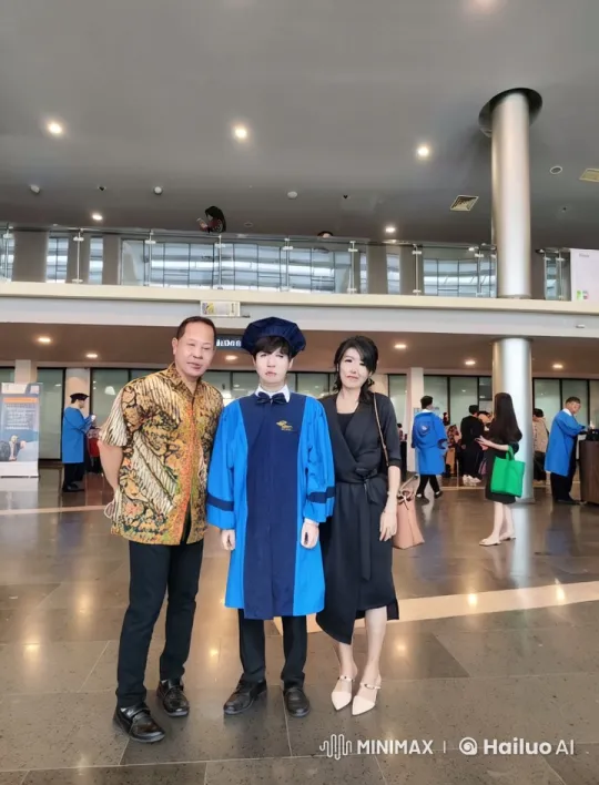 Graduate Celebrates with Martial Arts in Joyful Hall – AI Generated Video | Hailuo AI